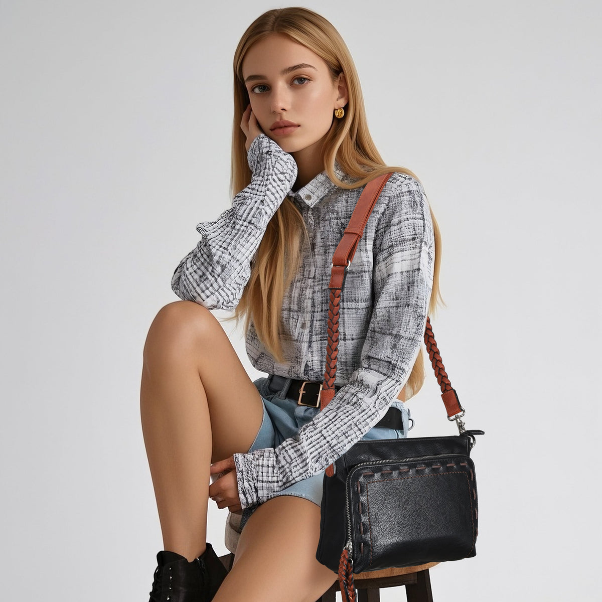 Skylar Concealed Carry Crossbody Organizer in Black – additional view 2